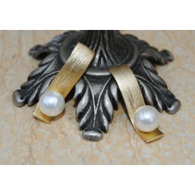  Sleek Gold Pearl Stud Earrings